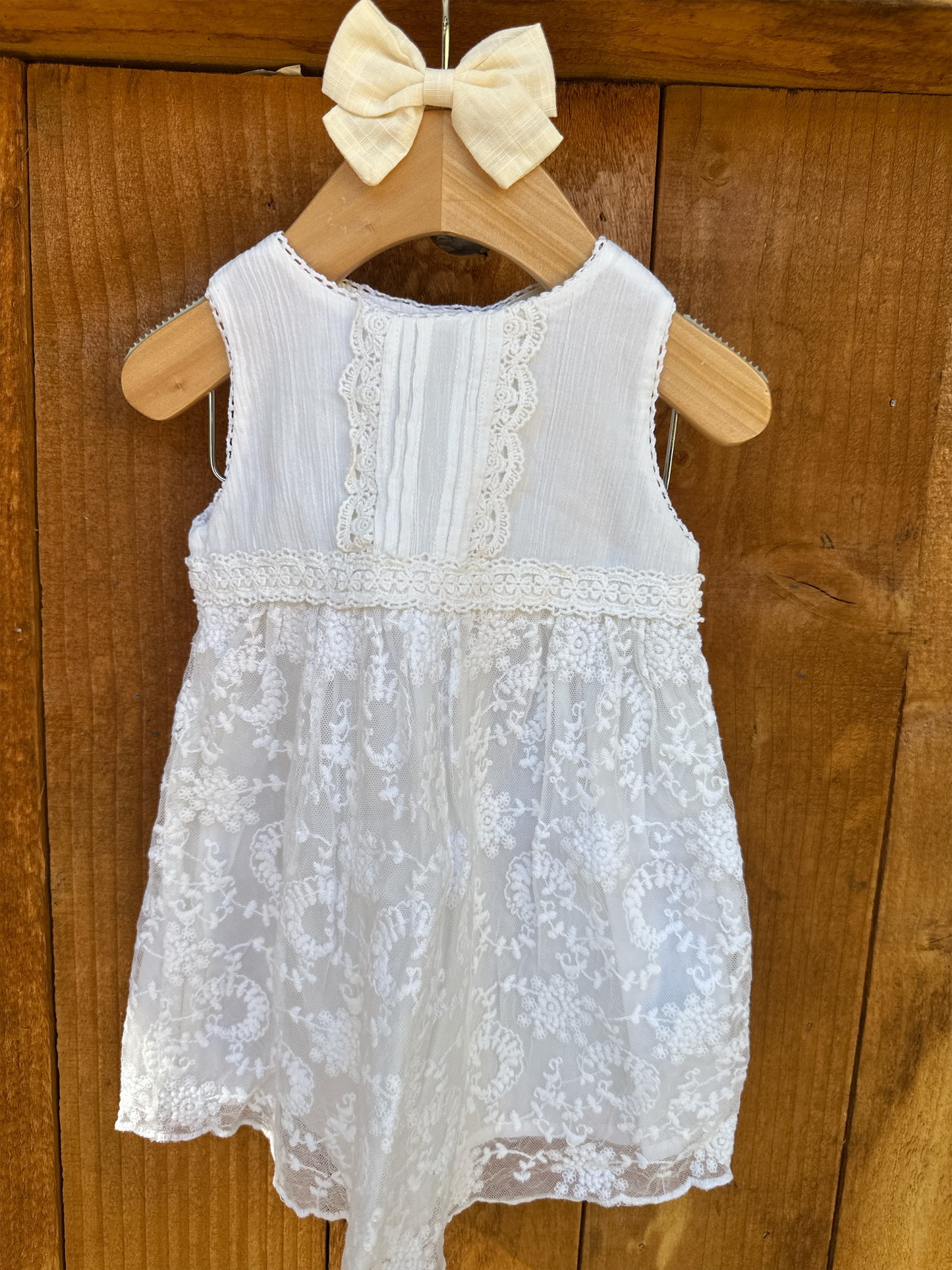 Baby B’gosh Ivory Lace Baby Dress Size 9MO In EUC w/linen Hair Clip