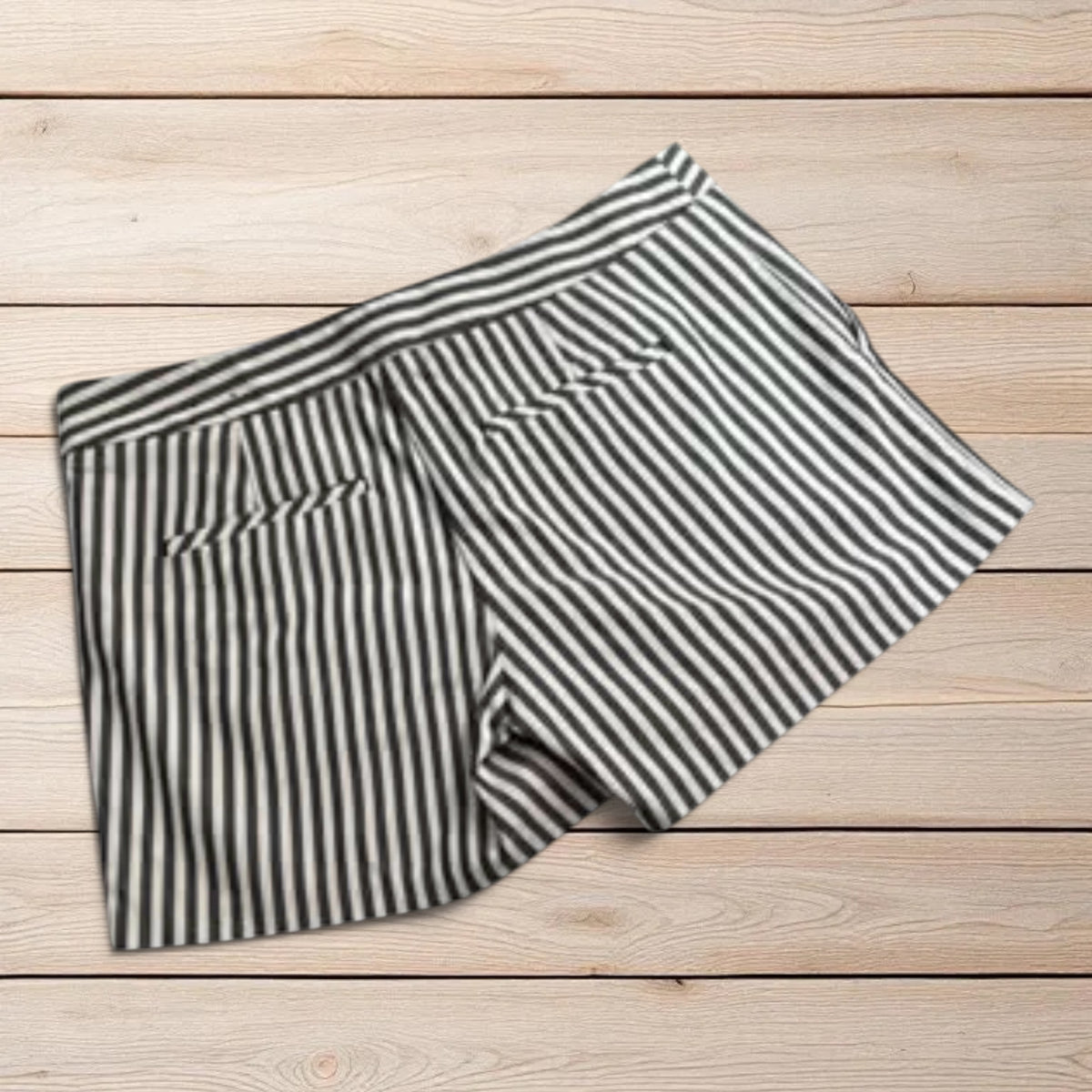 Express Tailored Striped Dress Shorts Size 4