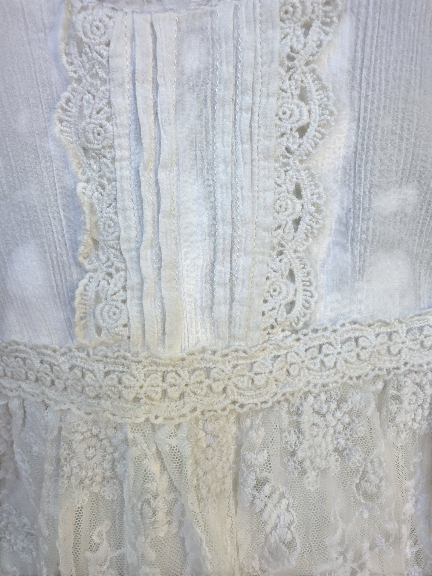 Baby B’gosh Ivory Lace Baby Dress Size 9MO In EUC w/linen Hair Clip